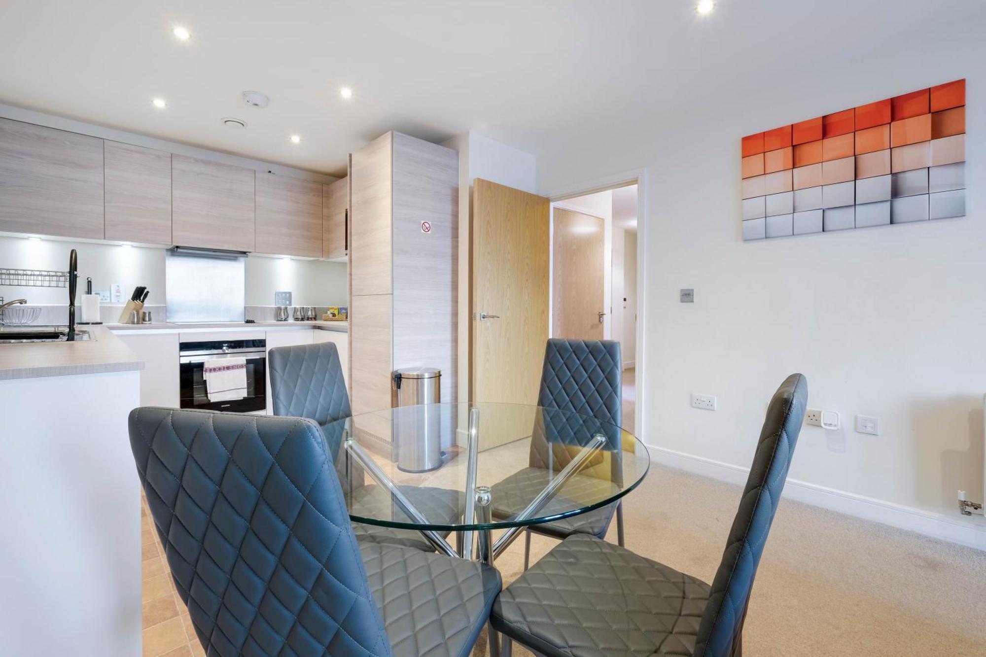 Alder House Serviced Apartment Maidenhead By 360Stays ภายนอก รูปภาพ