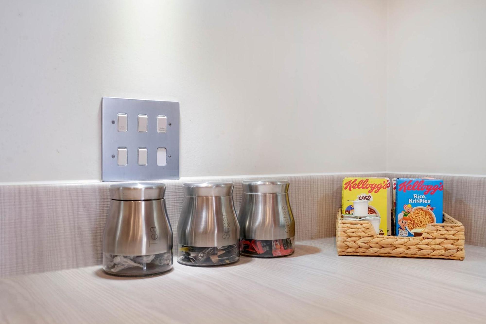 Alder House Serviced Apartment Maidenhead By 360Stays ภายนอก รูปภาพ