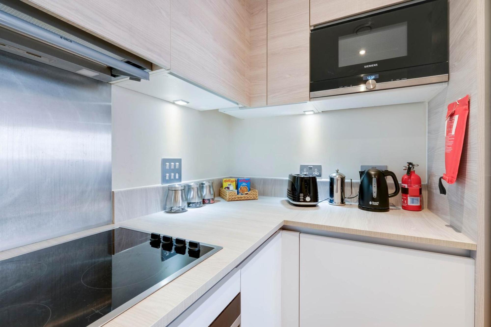 Alder House Serviced Apartment Maidenhead By 360Stays ภายนอก รูปภาพ
