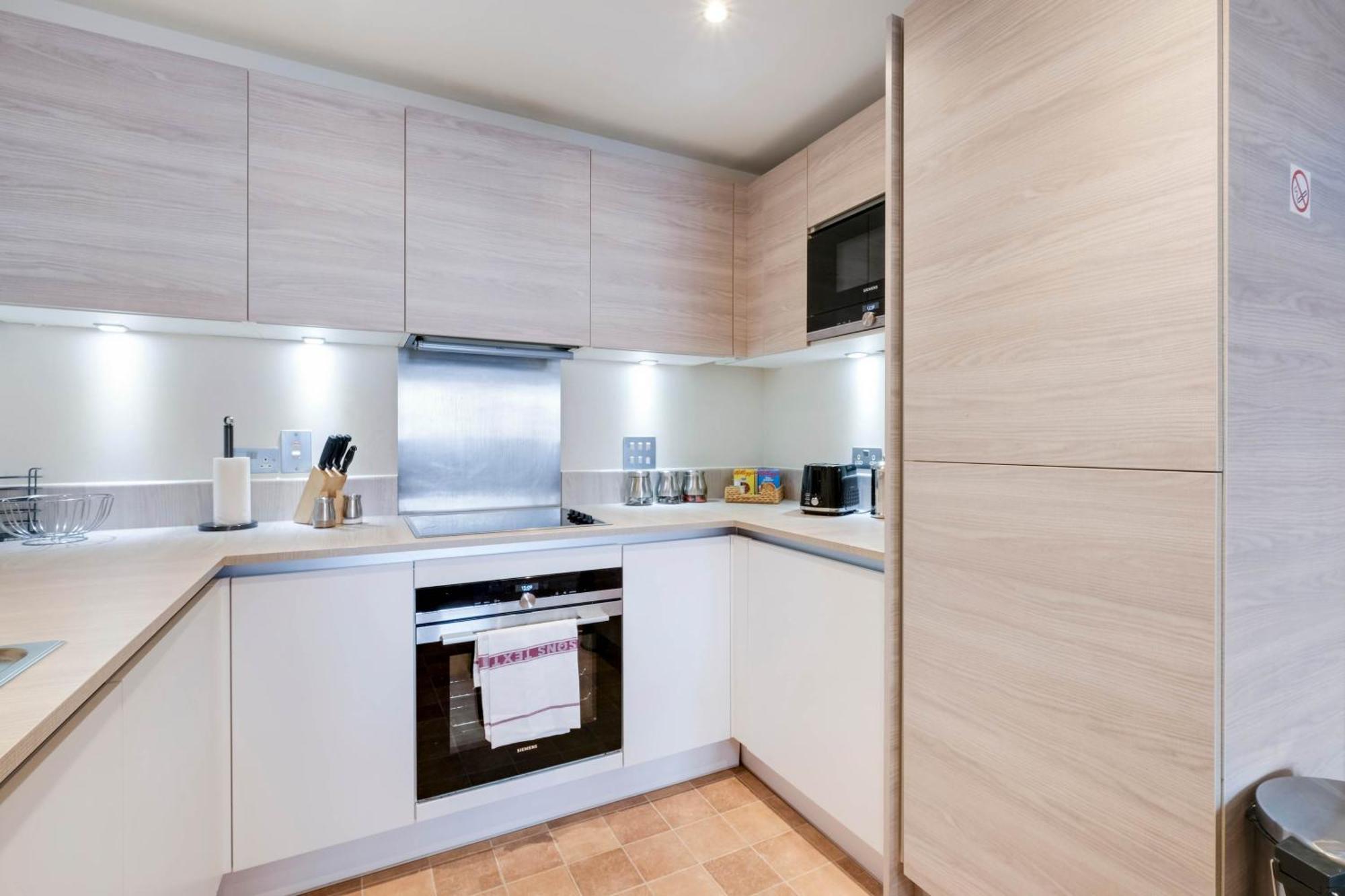 Alder House Serviced Apartment Maidenhead By 360Stays ภายนอก รูปภาพ