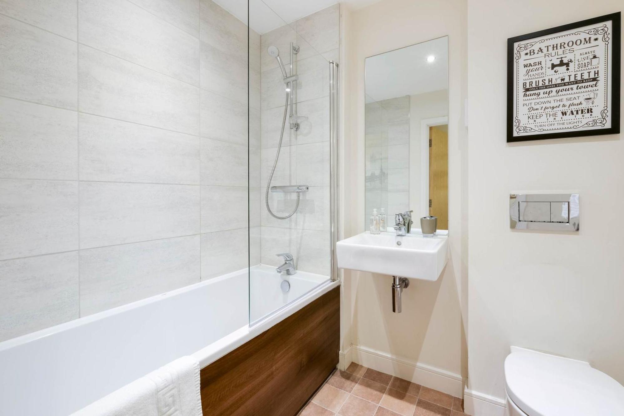 Alder House Serviced Apartment Maidenhead By 360Stays ภายนอก รูปภาพ