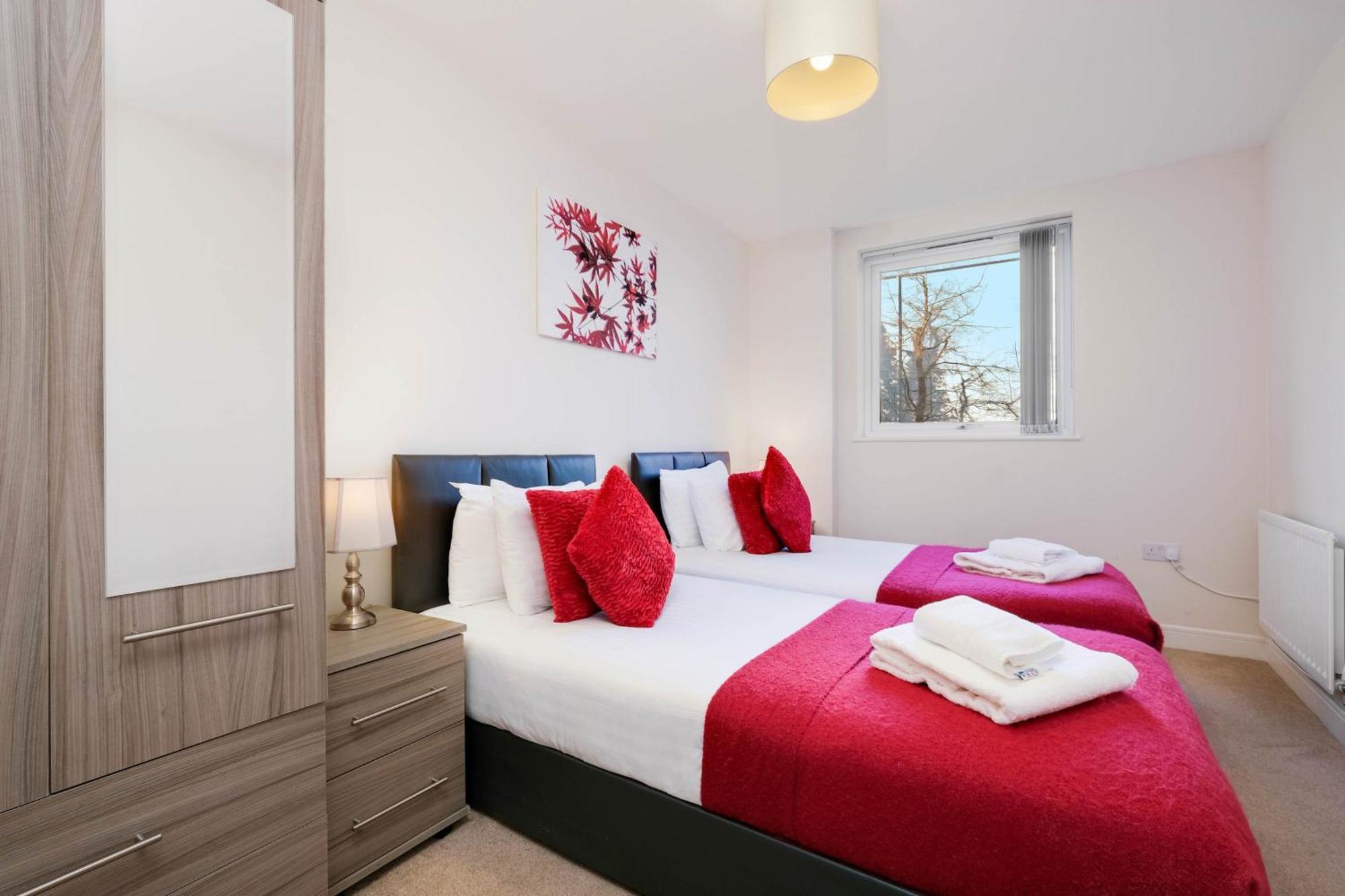 Alder House Serviced Apartment Maidenhead By 360Stays ภายนอก รูปภาพ