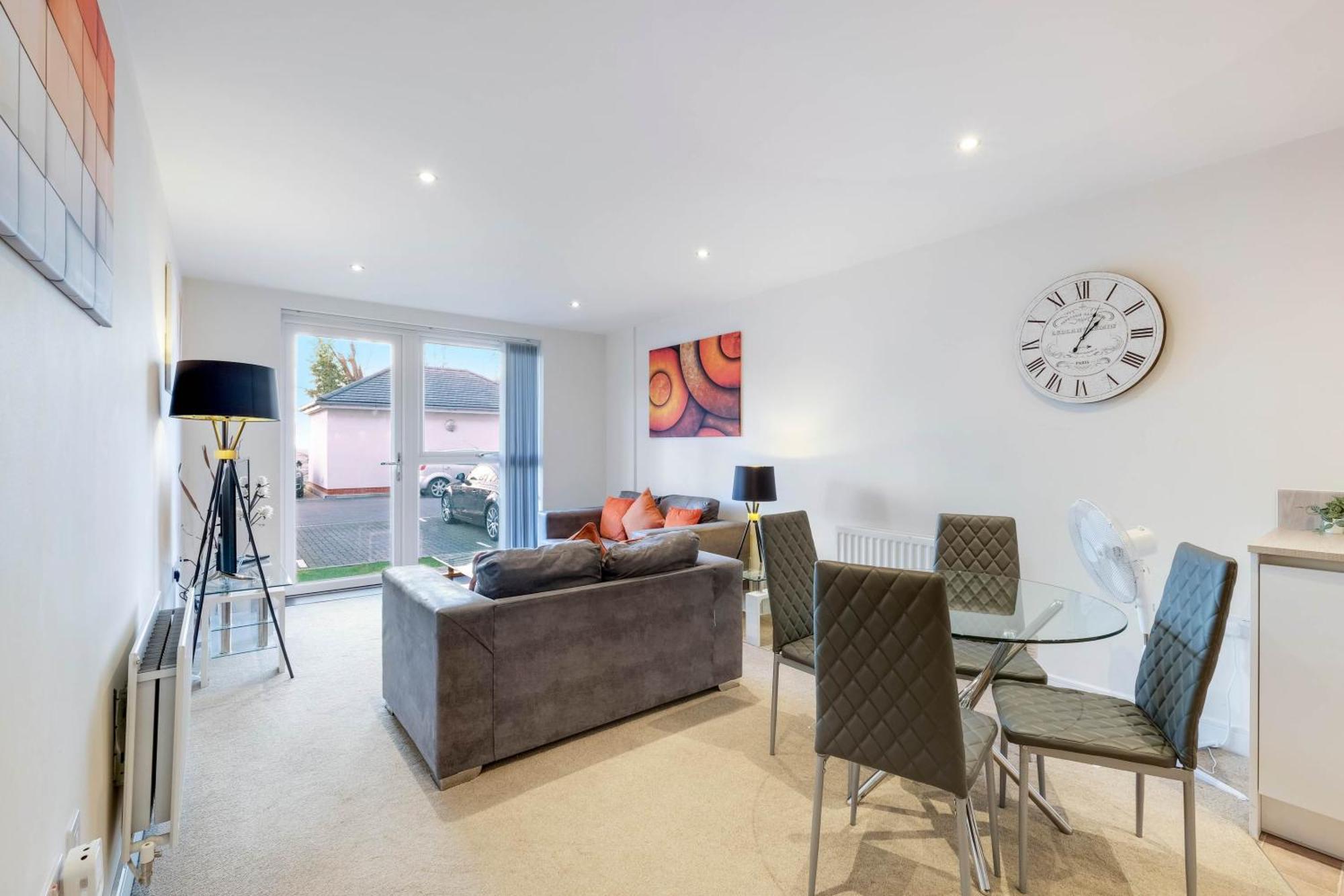Alder House Serviced Apartment Maidenhead By 360Stays ภายนอก รูปภาพ