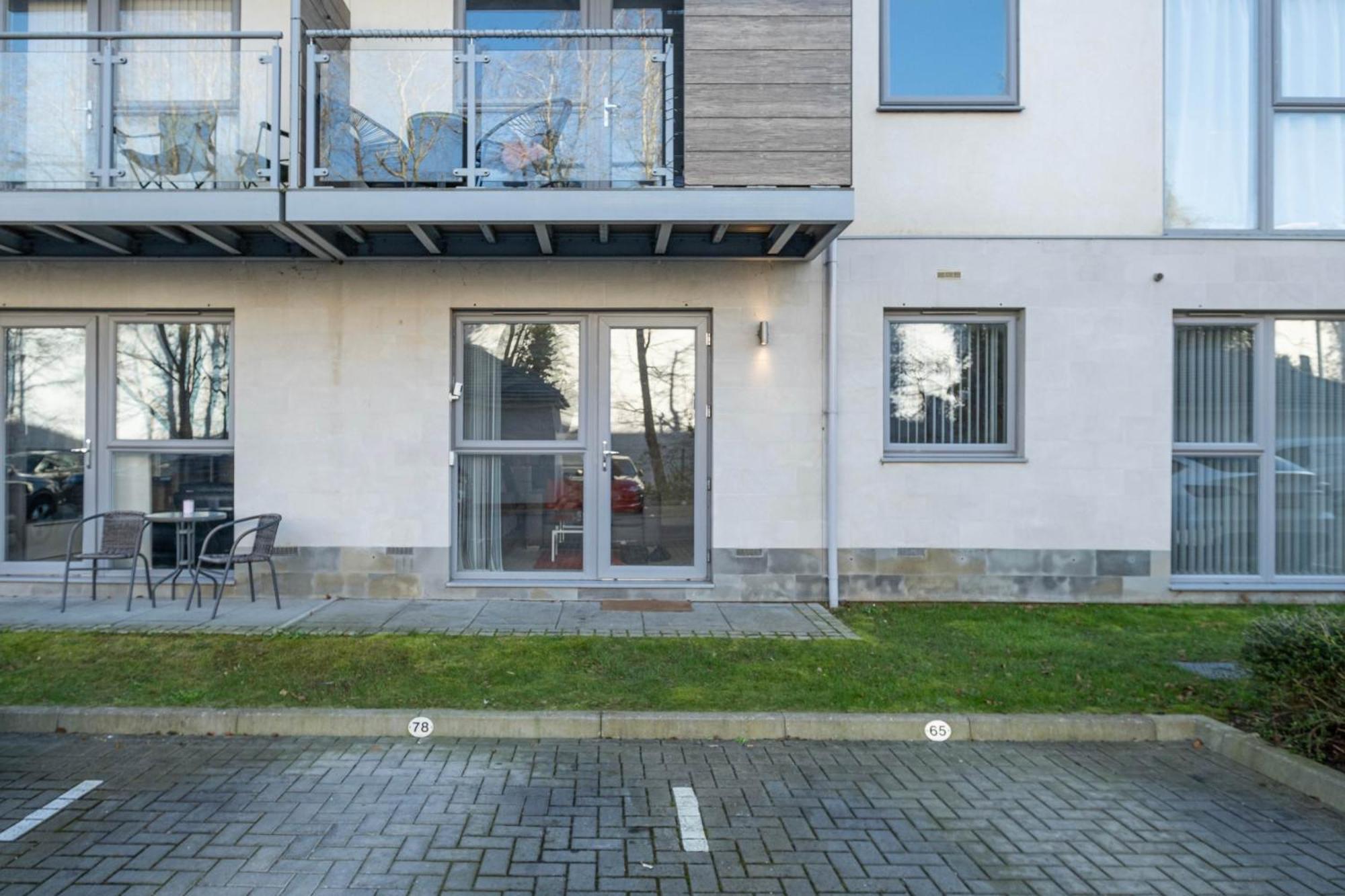 Alder House Serviced Apartment Maidenhead By 360Stays ภายนอก รูปภาพ
