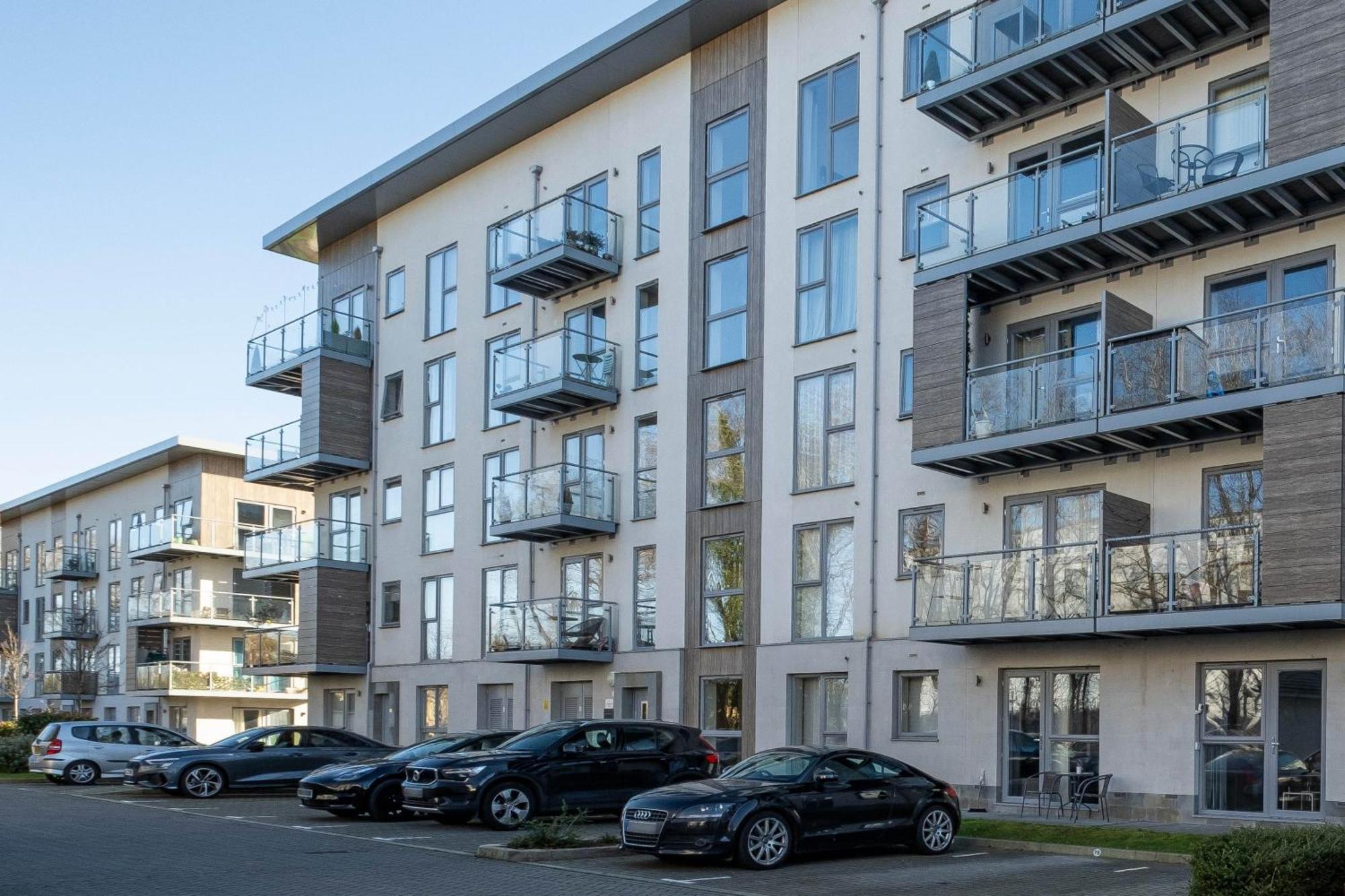 Alder House Serviced Apartment Maidenhead By 360Stays ภายนอก รูปภาพ