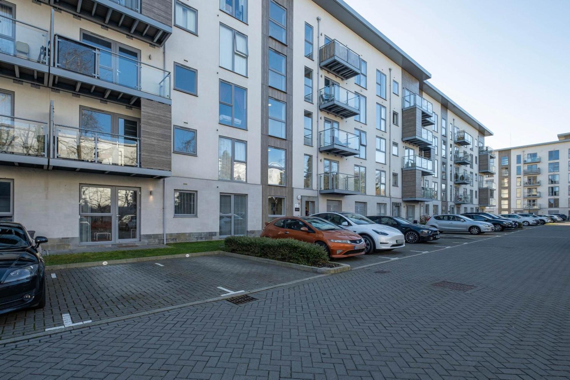 Alder House Serviced Apartment Maidenhead By 360Stays ภายนอก รูปภาพ