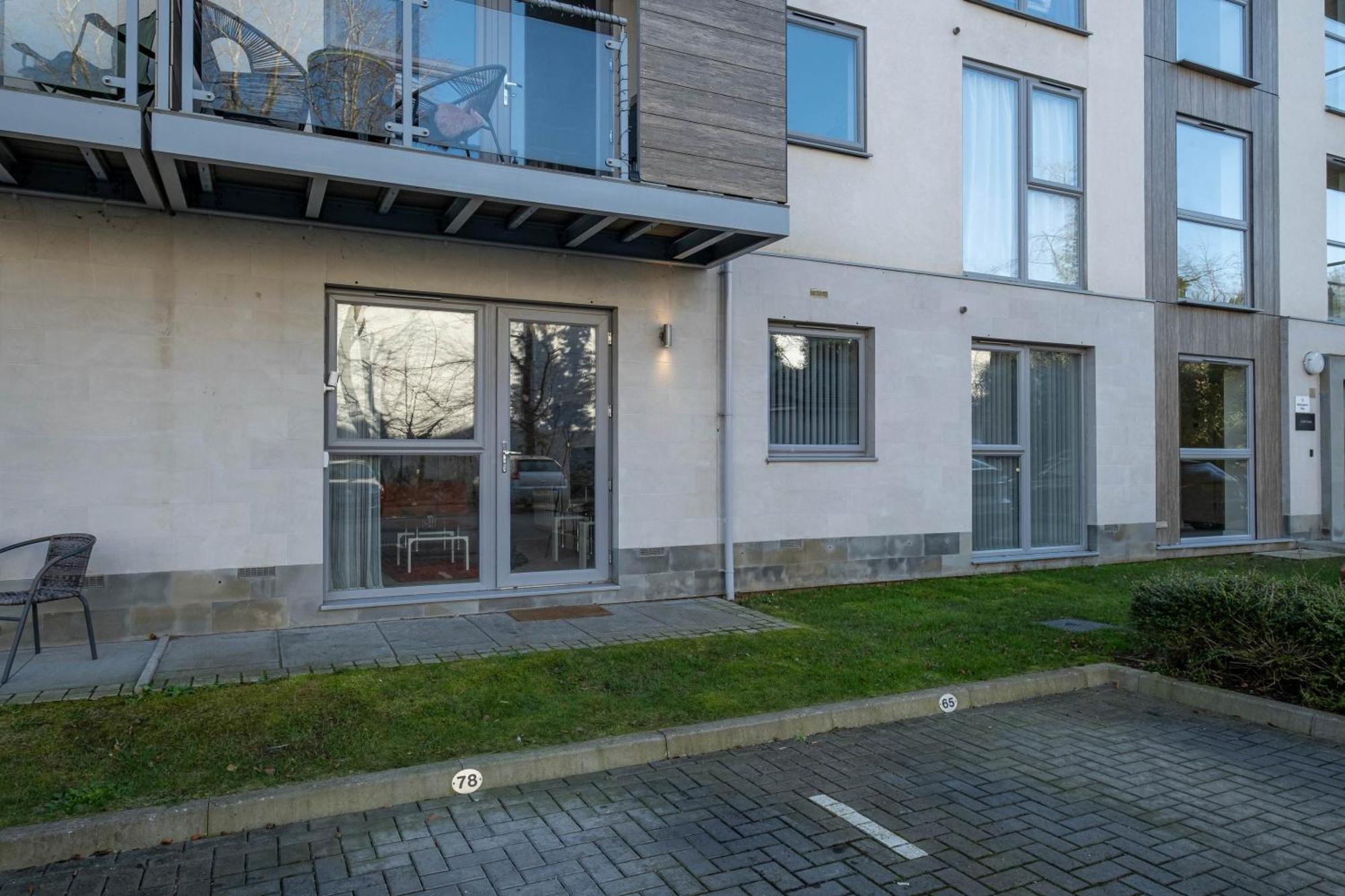 Alder House Serviced Apartment Maidenhead By 360Stays ภายนอก รูปภาพ